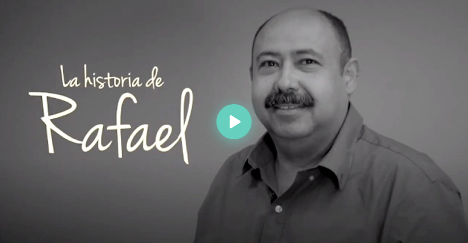 Video thumbnail: a smiling man with a mustache beside the handwritten title 'La historia de Rafael' and a teal play button in the center.